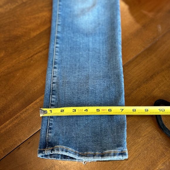 Good American Light Blue High Rise Jeans - Picture 8 of 10